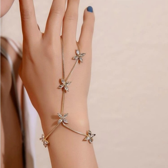 Flower Ring Finger Hand Chain Charm Bracelet - Picture 1 of 5